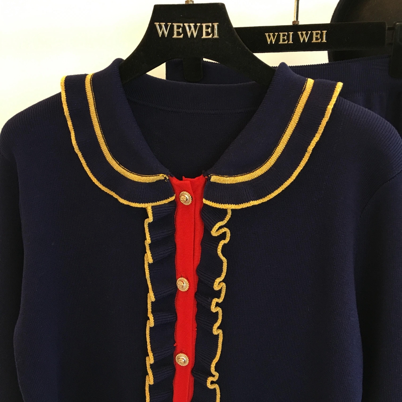 2018 đầu mùa thu mới hương thơm nhỏ bằng gỗ tai dệt kim dài tay áo khoác cardigan + váy đan phù hợp với phụ nữ trang phục mùa đông cho nữ