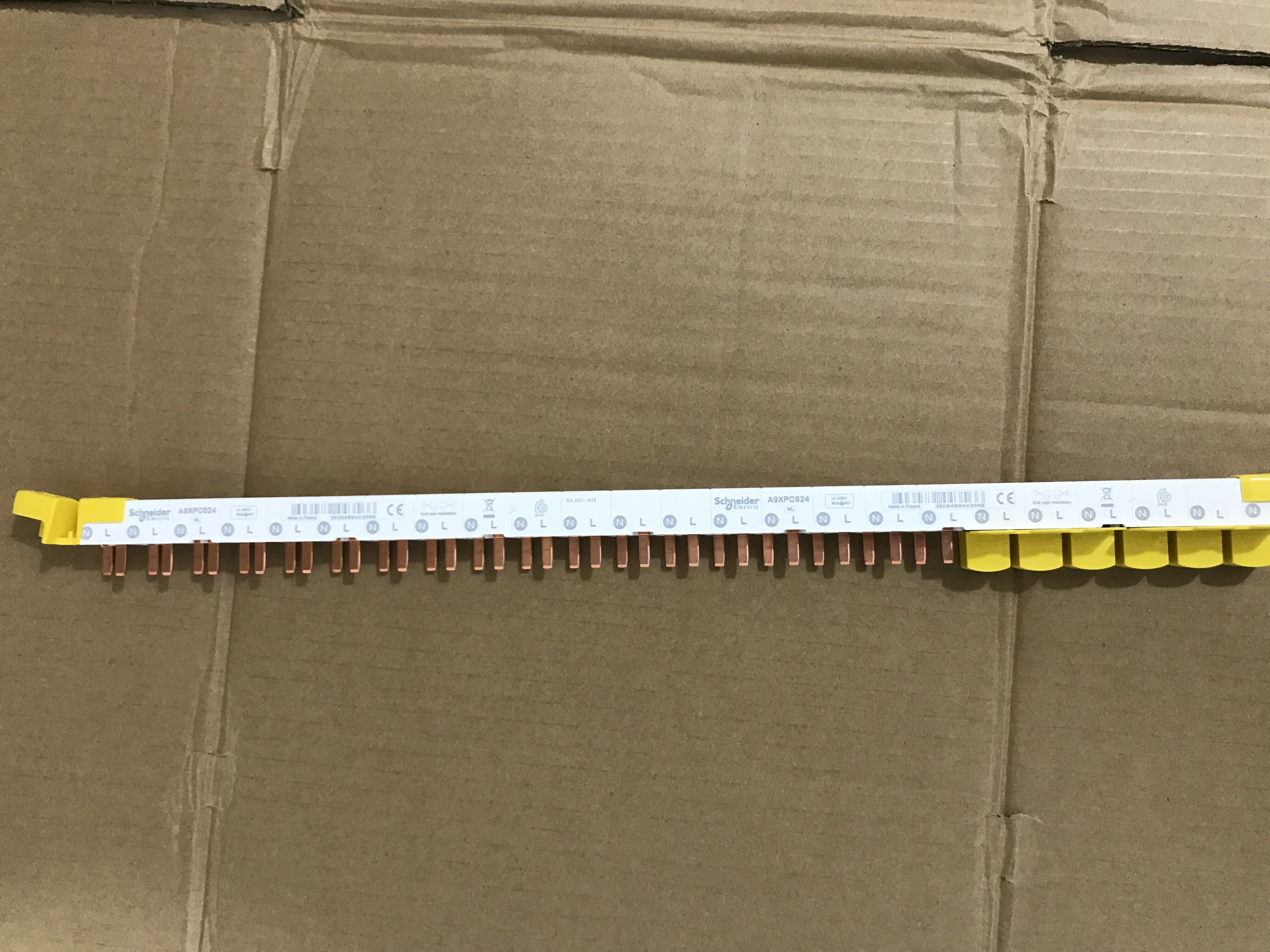 Schneider bus 1P+N24 bit DPN24 loop terminal block
