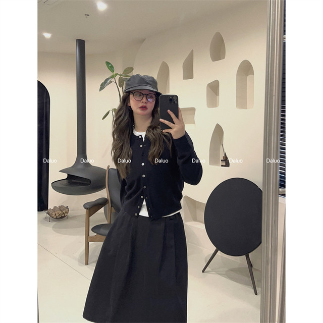 Daluo 100% wool base versatile round neck and long sleeve knitted cardigan short sweater