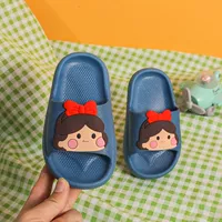 Синяя маленькая девочка