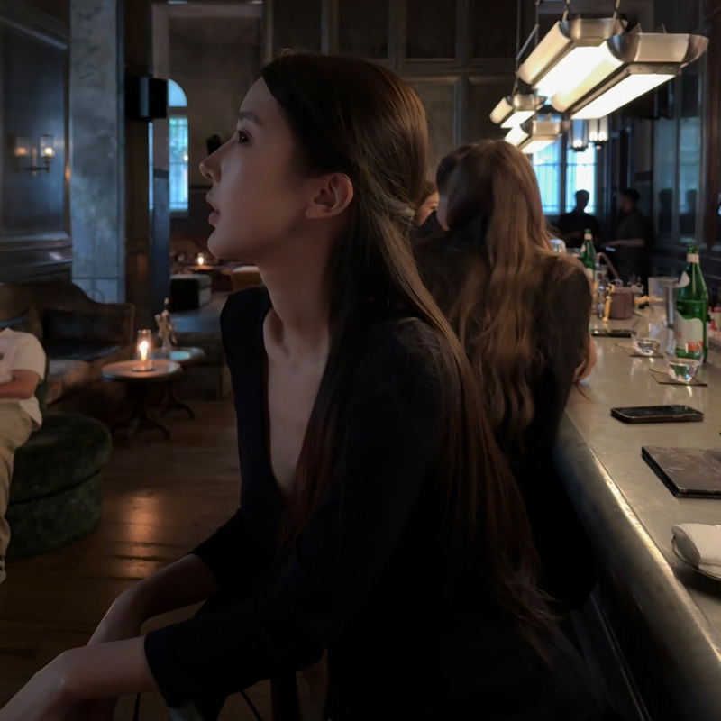 Yss Ye Shuoshuo【Deep Evening Talk】Cross V-Neck Skin-Friendly High-Elastic Knit Three-Quarter Sleeve Slimming Top