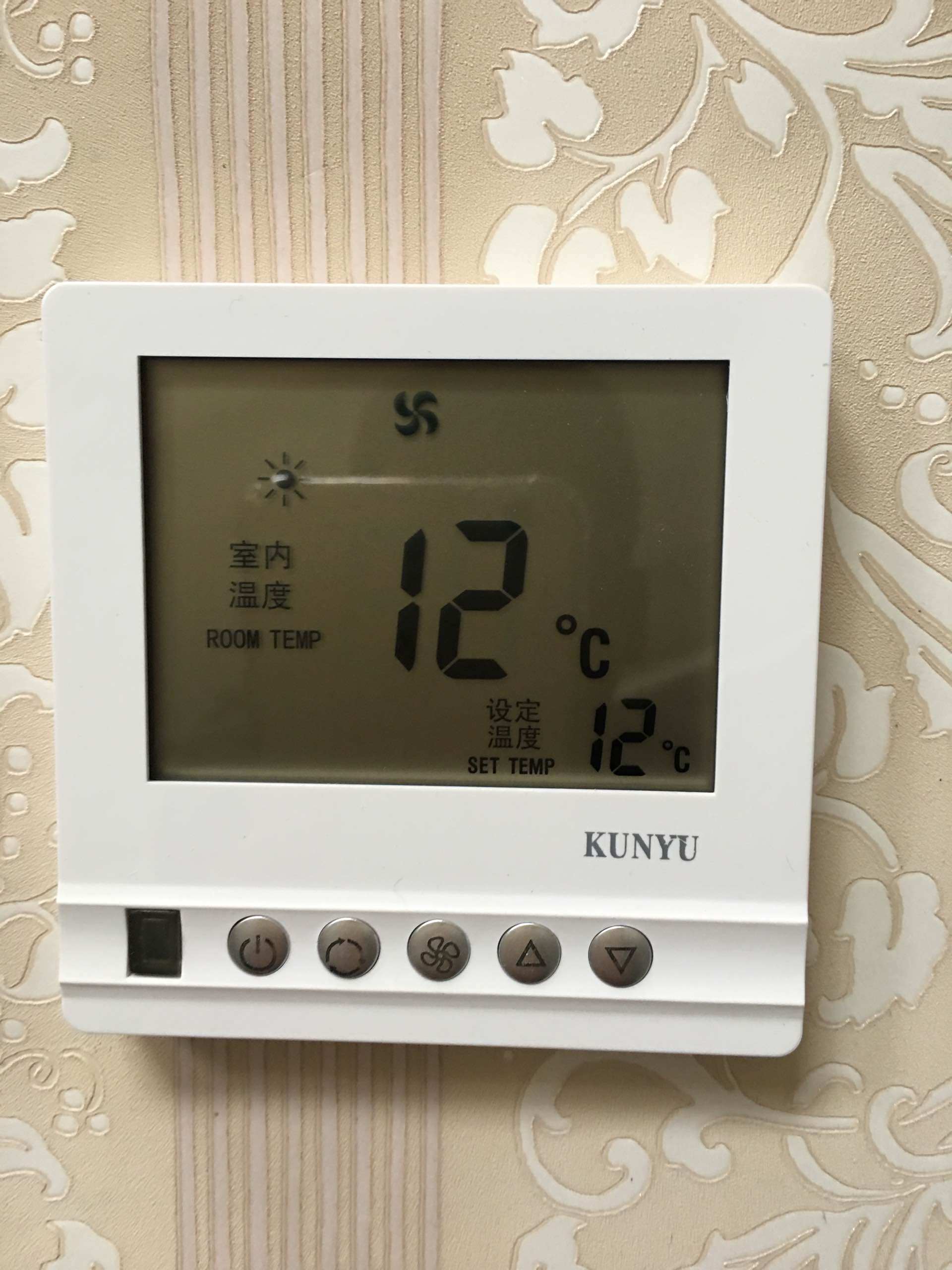 Kyu Fish Card Analog Quantity Ratio Credits liquid crystal temperature controller 0-10V signal output ventilator coil temperature controller