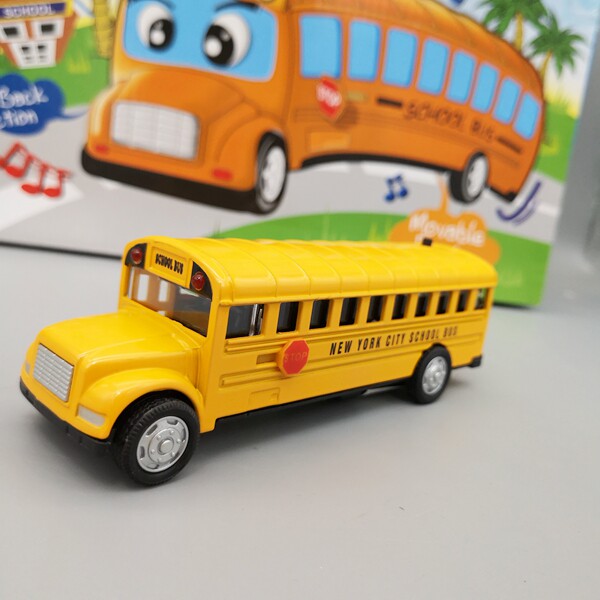 School bus model ornaments sound and light boy gift car length 13 cm door can be opened