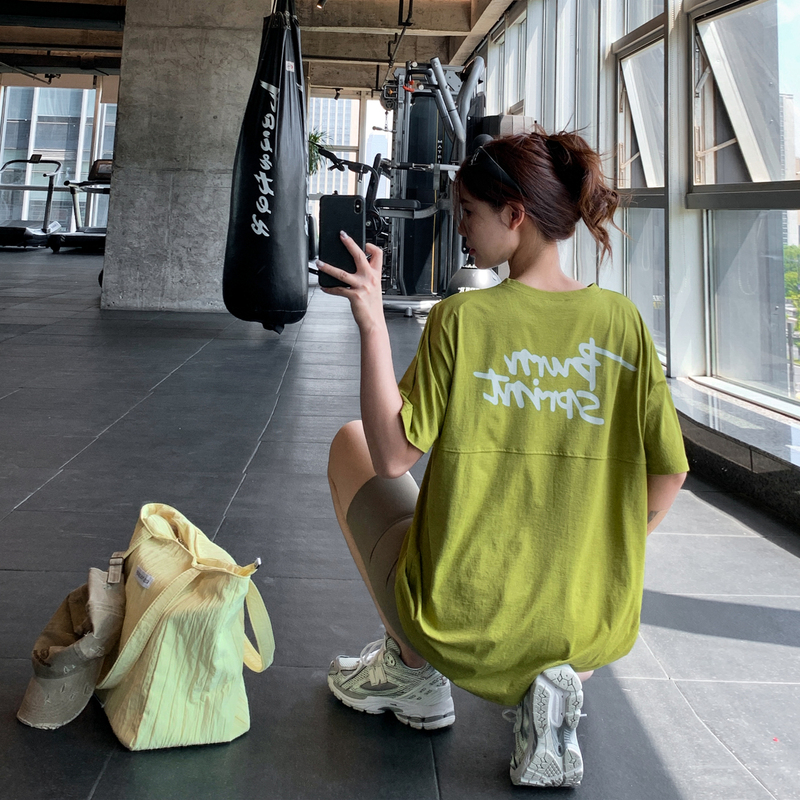 Women's Sports T-Shirt with Letters on the Back, Slimming, Loose Fit, Plus Size, Yoga Wear, Quick-Drying, Running and Fitness Wear, Covers the Buttocks Women's Sports T-Shirt with Letters on the Back, Slimming, Loose Fit, Plus Size, Yoga Wear, Quick-Drying, Running and Fitness Wear, Covers the Buttocks