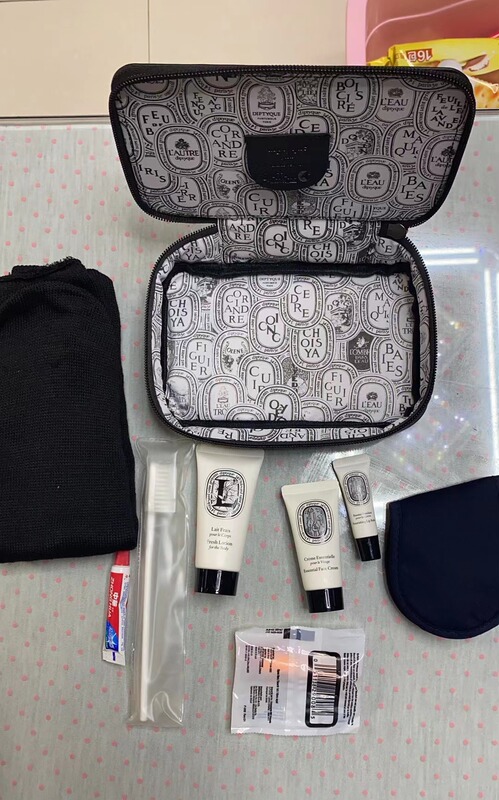 Brand New Tuhao Airlines Qatar Business Cabin Cosmetic Bag Travel Toiletry Set