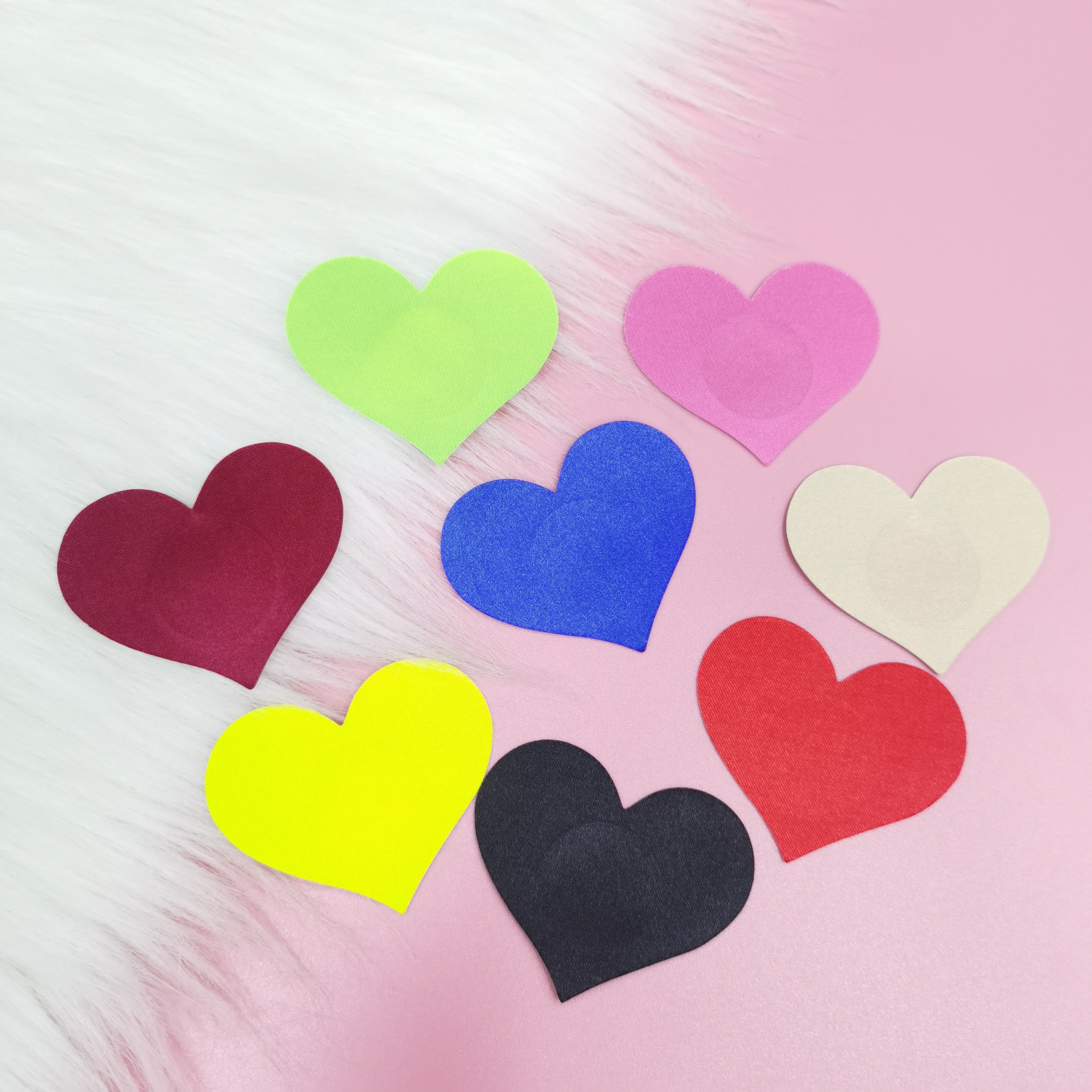 Invisible and breathable small nipple stickers Disposable breast stickers heart-shaped red black blue pink encrypted satin focus protection