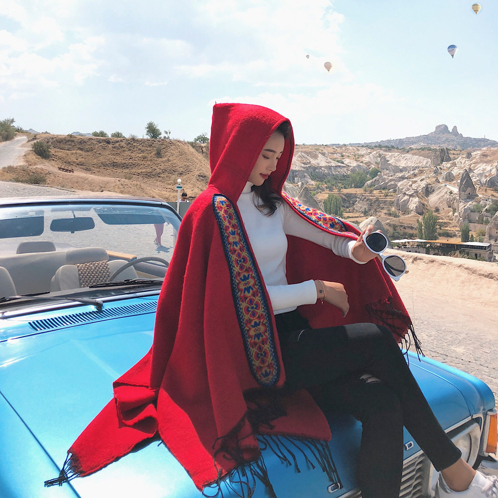 Tibet Tourism Clothes Young Women's Lake Tea Card Salt Lake Wearing a Prairie Desert photo Lianhood cloak cape Beatle