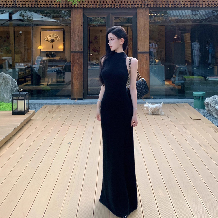 Elegant Women Wear Sleeveless High-Neck Knit Dresses, Slim-Fitting Black Maxi Dresses for Tall Women, Floor-Length Base Dresses