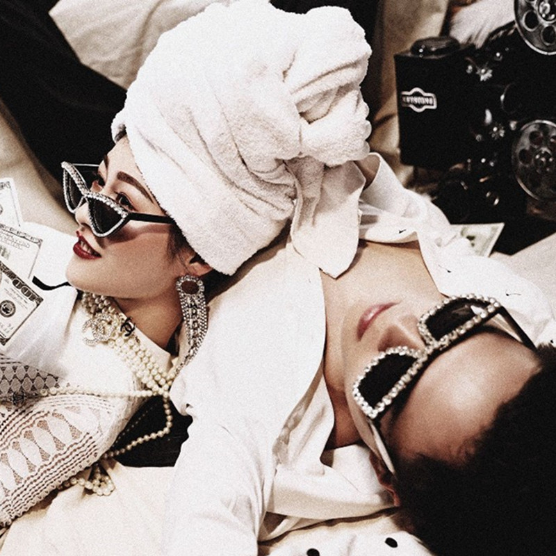 Inlaid drilling glasses Han version retro original Cebu Wind Brigade slapped wedding photo Photography Props Personality Glasses Creative Writing Real Props