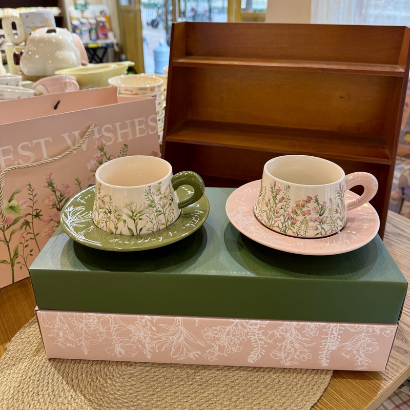 2025 New Ceramic Iris Flower Coffee Cup Couple Set Trendy Ins-Style Coffee Cup Gift Box Set Gift 2025 New Ceramic Iris Flower Coffee Cup Couple Set Trendy Ins-Style Coffee Cup Gift Box Set Gift