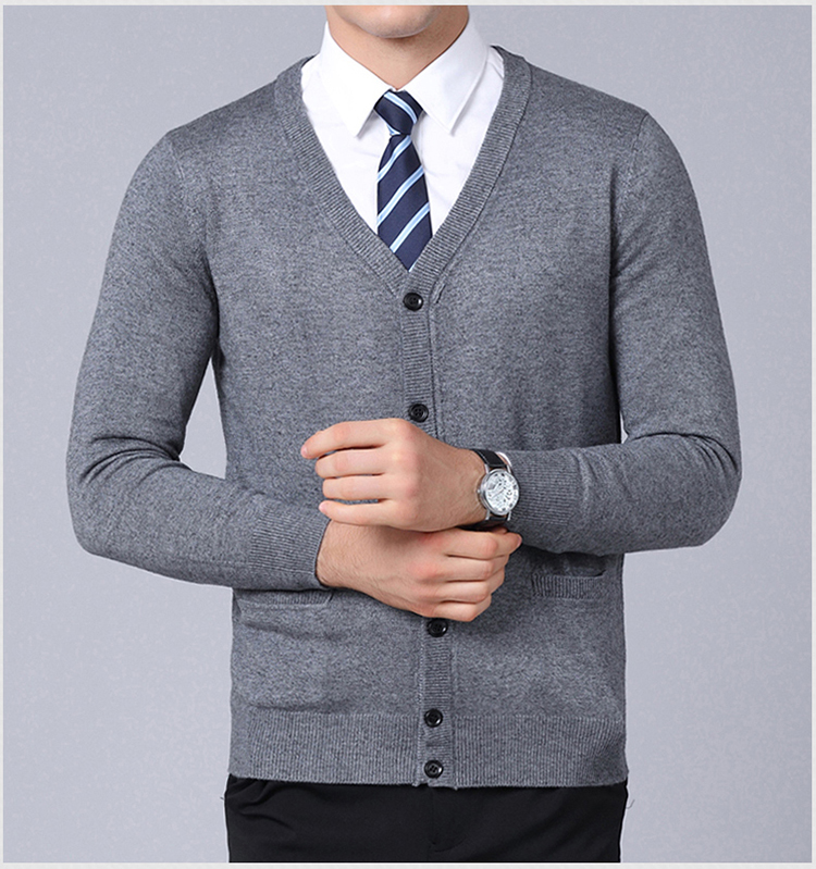 Mùa thu và mùa đông áo len mới trung niên nam cổ chữ V màu rắn Áo len mỏng cashmere quần jean nam ống rộng
