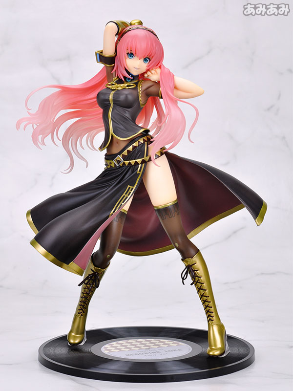 FIG-MOE-5417_01.jpg
