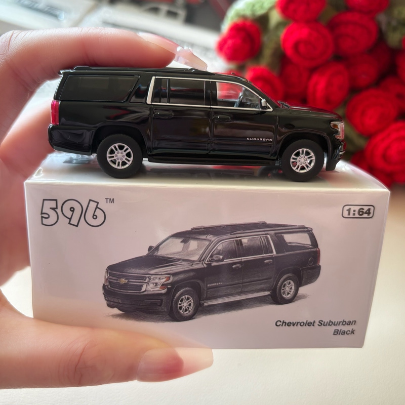 596 Model 1:64 Chevrolet Suburban 2015 Alloy Off-Road Police Car Model