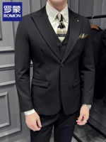 Черный костюм, штаны, рубашка, ремень, галстук