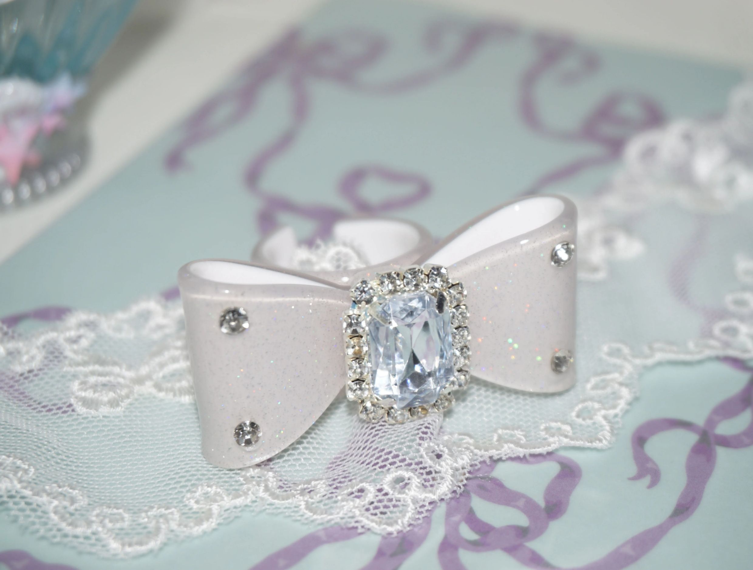 【 Three free shipping 】 Original design gemstone Stick drill Plastic sheet bow Ring Lolita Small things