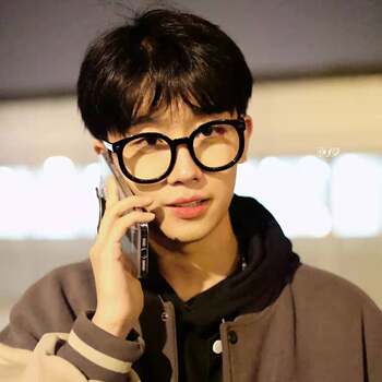 Wang buran's same style glasses, anti-blue light and anti-radiation, korean version for men and women, black frame, can be matched with prescription flat light glasses