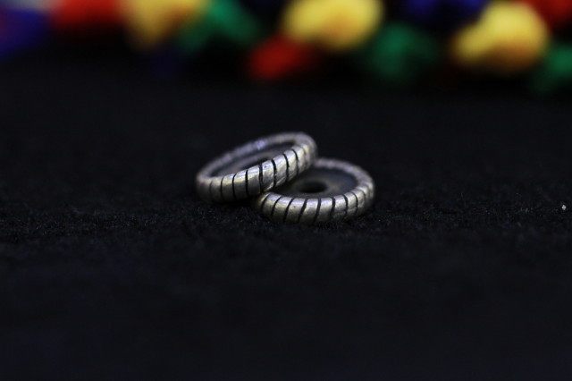 In the middle of the Qing Dynasty, the diameter of the snowflake silver separator was 12 mm to the hole: 3 mm