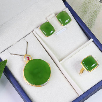 Original design jade gold inlaid jade suit as a gift for your wife