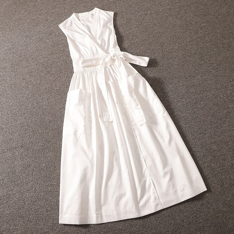 Slim-Fitting White Dress for Women, 2026 Summer New Design, Niche V-Neck, High-End, Elegant, Sleeveless Dress
