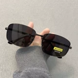 Мужские трендовые квадратные черные очки на солнечной энергии