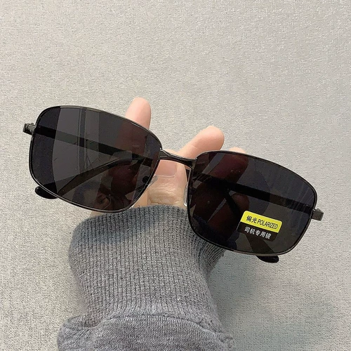 Мужские трендовые квадратные черные очки на солнечной энергии