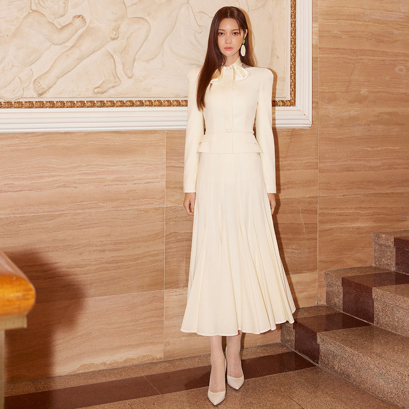 Hot-Selling 2026 Spring Wool One-Line Neckline Waist-Slimming Jacket Top and Large Hem Skirt Two-Piece Women's Wool Suit