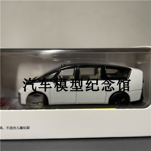 1/64 Ideal Mega Car Model Panda White Pearl Paint 2024 Ultra 1/64 Ideal Mega Car Model Panda White Pearl Paint 2024 Ultra