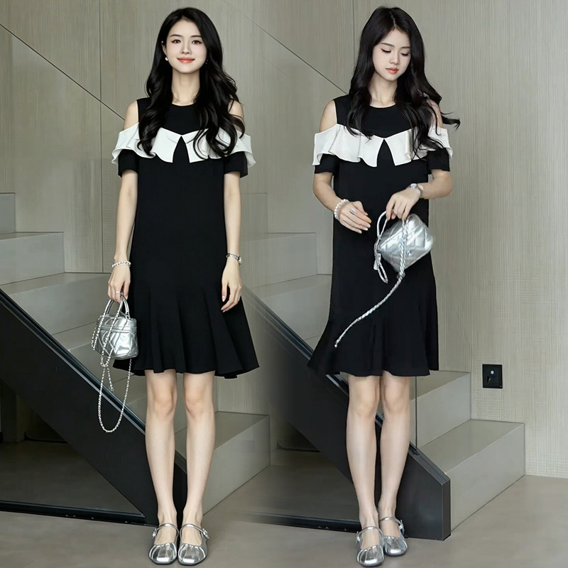 French-Style Off-Shoulder Color-Block Fishtail Dress for Women, 2026 Summer New Trendy Loose-Fitting Slimming Elegant Mid-Length Dress French-Style Off-Shoulder Color-Block Fishtail Dress for Women, 2026 Summer New Trendy Loose-Fitting Slimming Elegant Mid-Length Dress