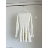 Бархатное приталенное платье, трикотажная мини-юбка, V-образный вырез