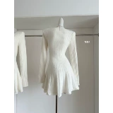 Бархатное приталенное платье, трикотажная мини-юбка, V-образный вырез