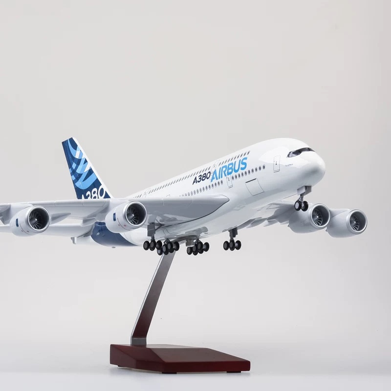 Simulated Model Prototype with Wheels and Lights A380/Emirates/Malaysia/Thailand/Uk