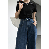 HAVERICE RESTAURANT PACKSPRING Little guy who wears a fragrant high waist short and a pure color base t-shirt woman