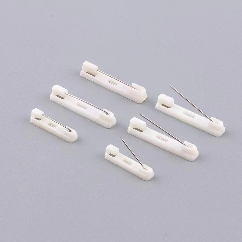 Black and white plastic safety pin-school needle plate number brand chest needle micro-chapter acrylic number plate button needle