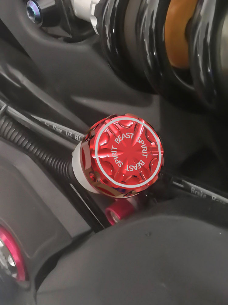 Huanglong 300 oil pot cover modification accessories creative locomotive decoration brake oil pot cover rear disc brake oil cup bottle