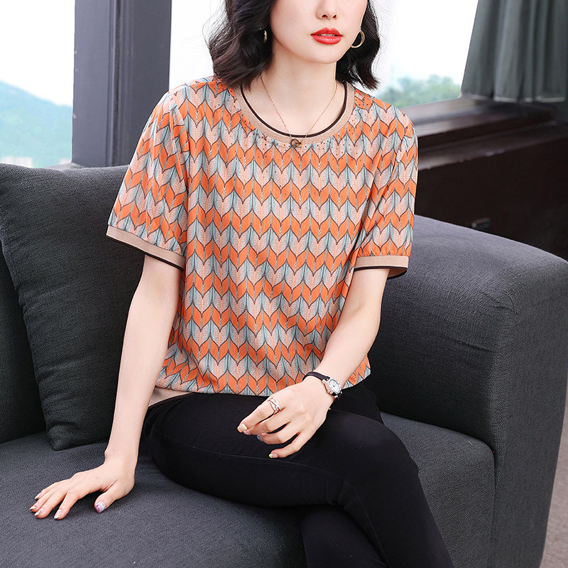 妈妈夏装冰丝上衣2026新款中老年时尚宽松大码圆领烫钻短袖t恤女