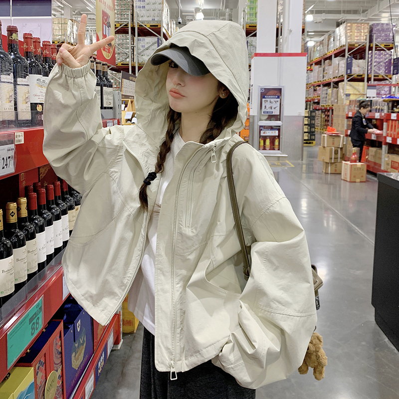 Super Stylish Beige Short Jacket for Petite Women, 2026 Autumn New Fashion Trendy Windbreaker Korean Style Top