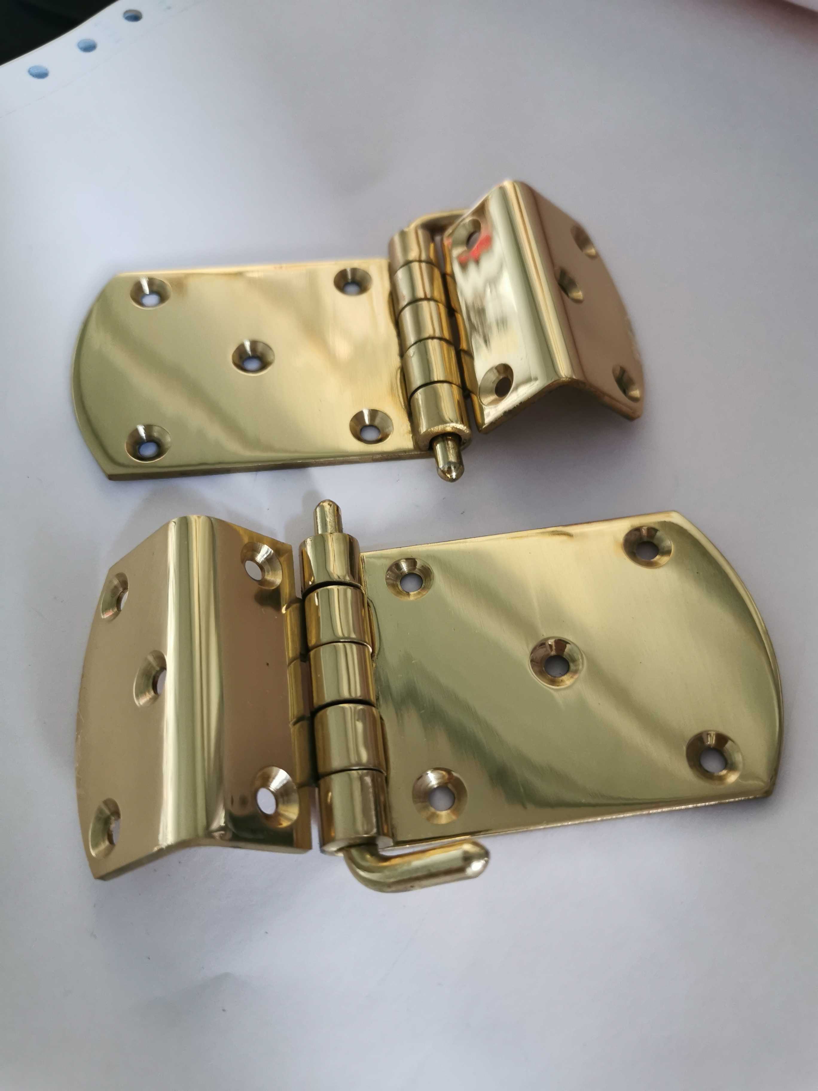 The top cover hinge of the triangular organ