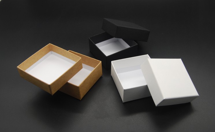 Hộp đựng trang sức giấy kraft nhập khẩu Hộp mặt dây bằng da màu trắng Hộp đựng vòng đeo tay bằng da màu đen Bao bì trang sức phổ biến - Vòng đeo tay Cuff lac tay dep