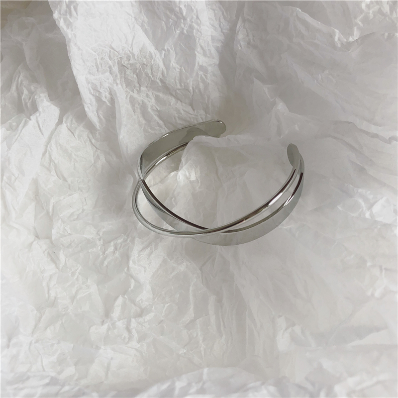 72 COSHM Châu Âu và Châu Mỹ với kết cấu kim loại đường không đều xoắn cá tính - Vòng đeo tay Cuff vòng đeo tay