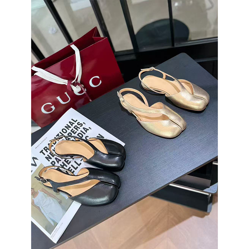 【European Goods】Genuine Leather Flat Sandals for Women 2026 Summer New Style Single Strap Buckle Split Toe Closed Toe Versatile Pig's Trotters Shoes
