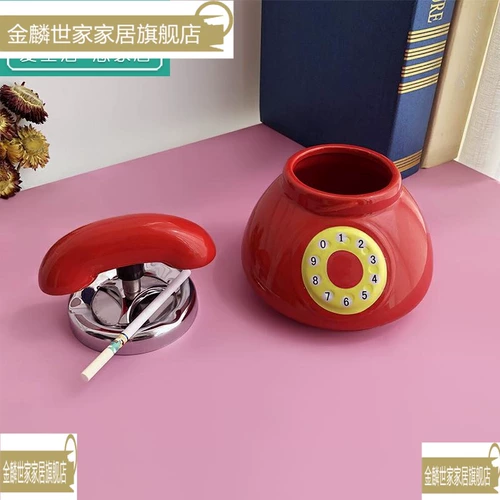 Телефон, милая модная трендовая пепельница