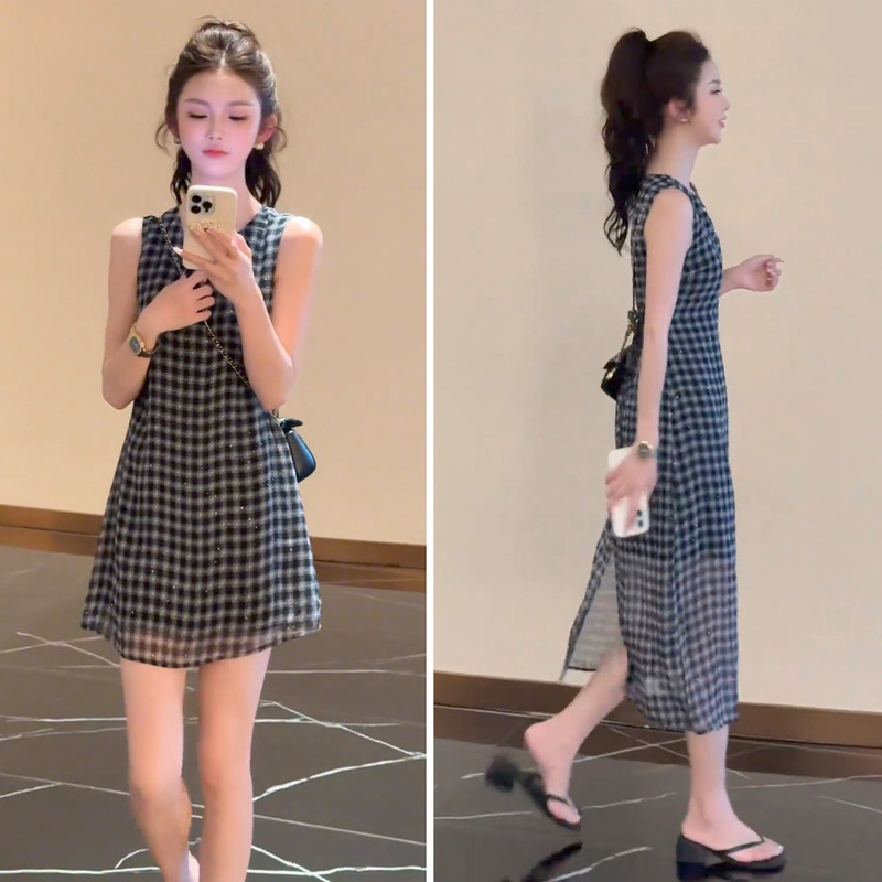 Fashionable and High-End Dress for Women, Summer Style, Loose and Slim, Mid-Length Vest Dress, Black and White Plaid Sleeveless Short Skirt