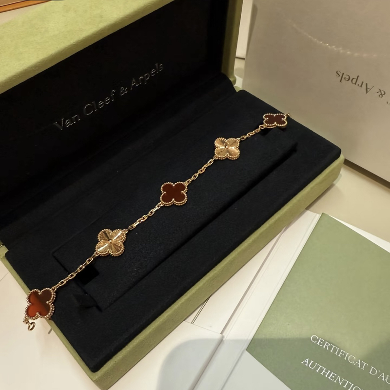 In-Stock Vca/Van Cleef & Arpels Five-Leaf Clover Bracelet in 18K Gold with Red Onyx and White Mother-Of-Pearl, Unisex Design