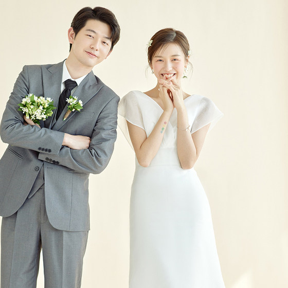 2025新款简约鱼尾轻婚纱显瘦V领拖尾公主森系旅拍轻奢新娘迎宾纱0