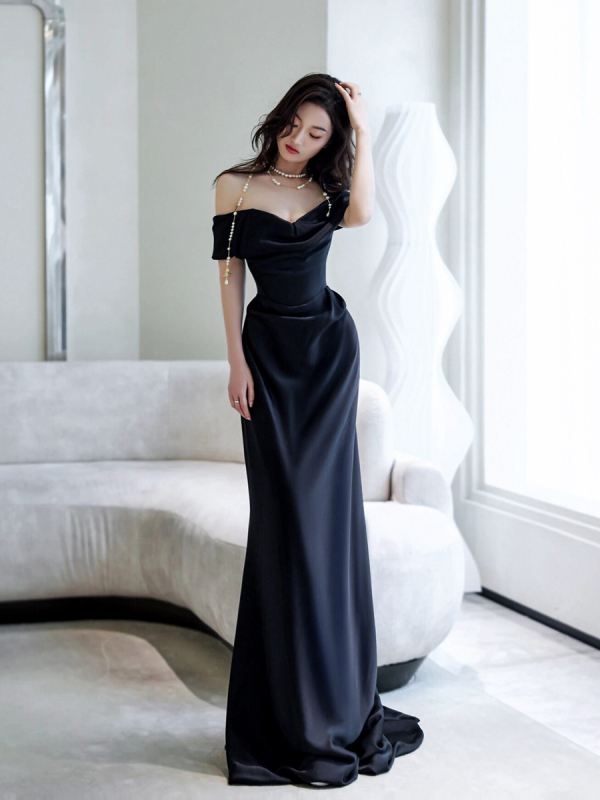 Alice's High-End Annual Meeting Banquet, the Noble Plus-Size Imported Acetate Satin Black Evening Dress, Is Called the "Double Charm." Alice's High-End Annual Meeting Banquet, the Noble Plus-Size Imported Acetate Satin Black Evening Dress, Is Called the "Double Charm."