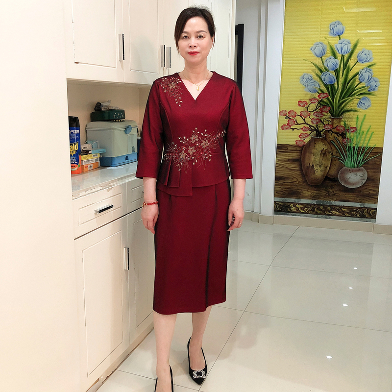 Elegant Young Mother's Wedding Dress, Noble Wedding Cheongsam, High-End Mother-In-Law Wedding Banquet Outfit, Petite Dress Elegant Young Mother's Wedding Dress, Noble Wedding Cheongsam, High-End Mother-In-Law Wedding Banquet Outfit, Petite Dress