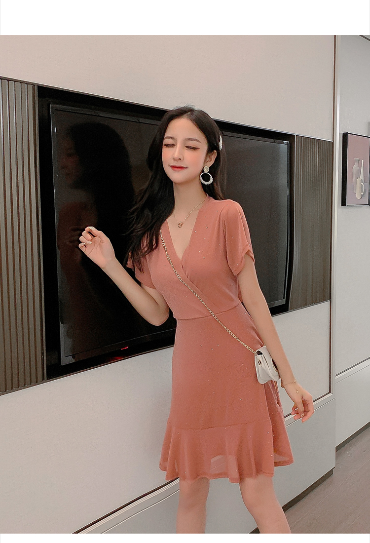 VK旗艦店 韓系亮絲V領后背露腰收腰顯瘦氣質短袖洋裝