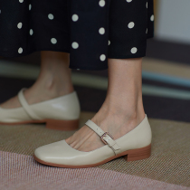 Small leather shoes womens British style 2020 new leather shallow mouth one-word buckle square head thick heel retro Mary Jane womens shoes trend