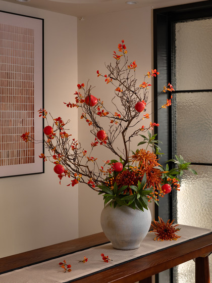 Orange-Red Leaf Chrysanthemum Dried Branches, Artificial Fake Floral Art, High-End Realistic Decorative Ornaments, Desktop Decorations, Retro Ceramic Vases