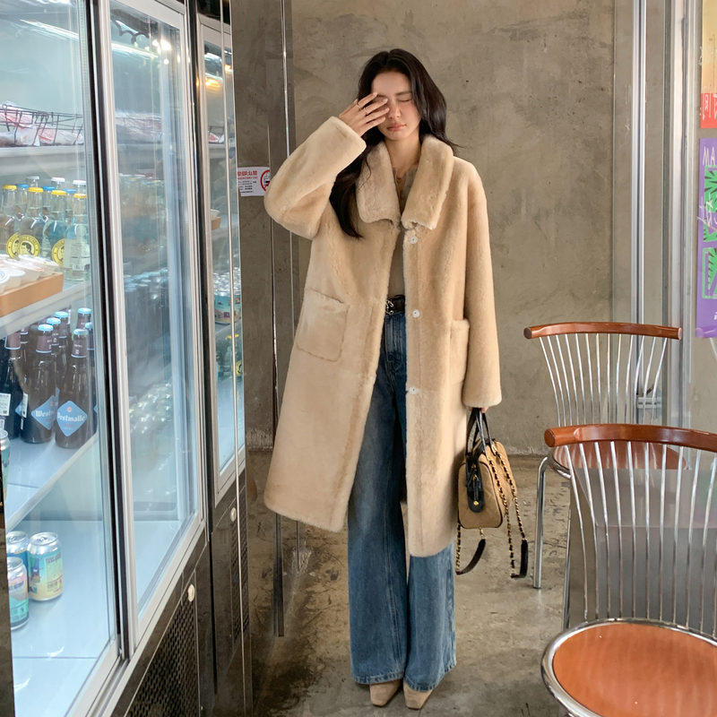 Modern Jointed Design, Genuine Leather and Fur Imported Romane Sheepskin Fur Integrated Coat, Mid-Length Women's Slimming Fur Jacket